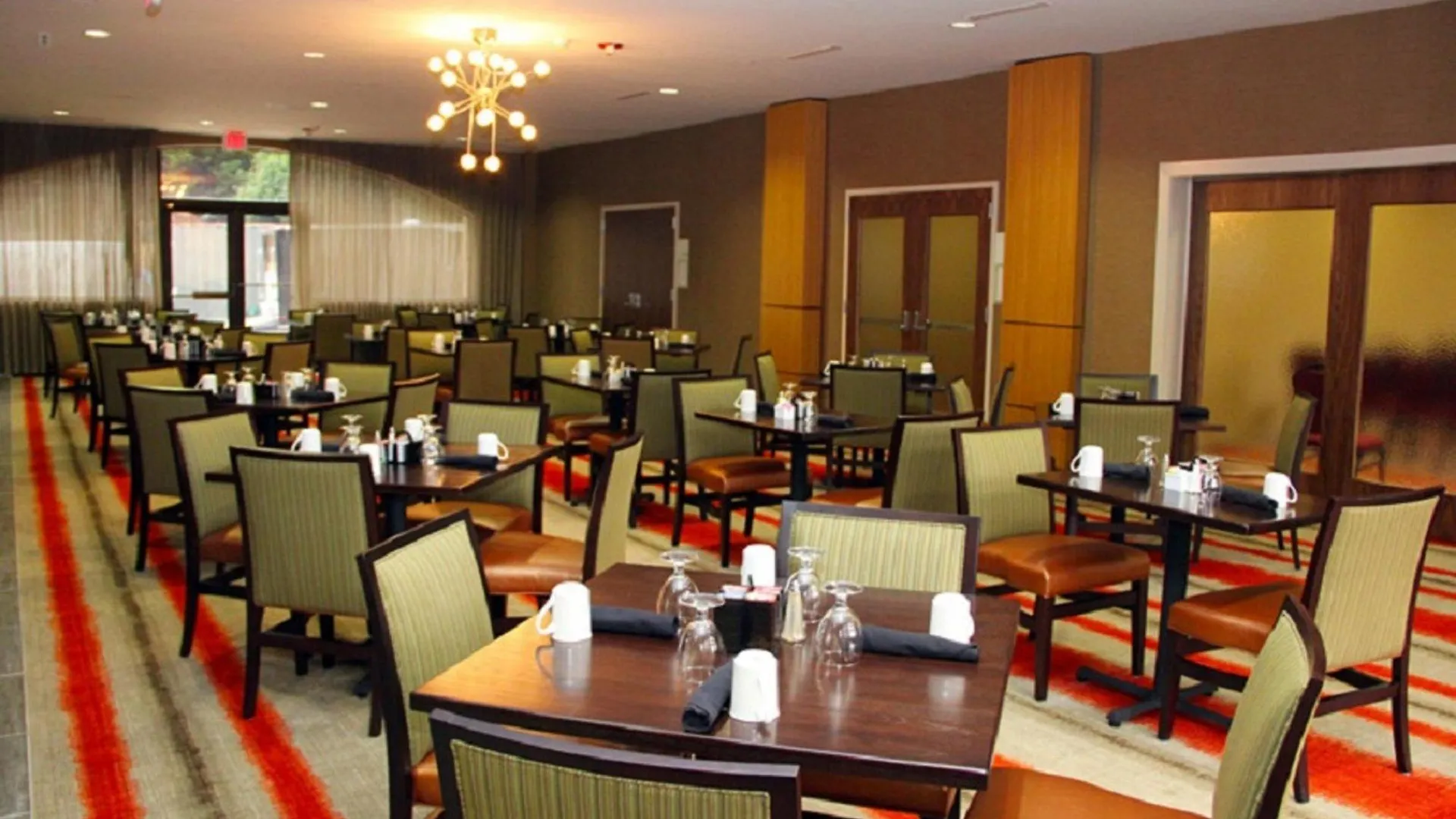 Holiday Inn Charlotte University By Ihg 3*,